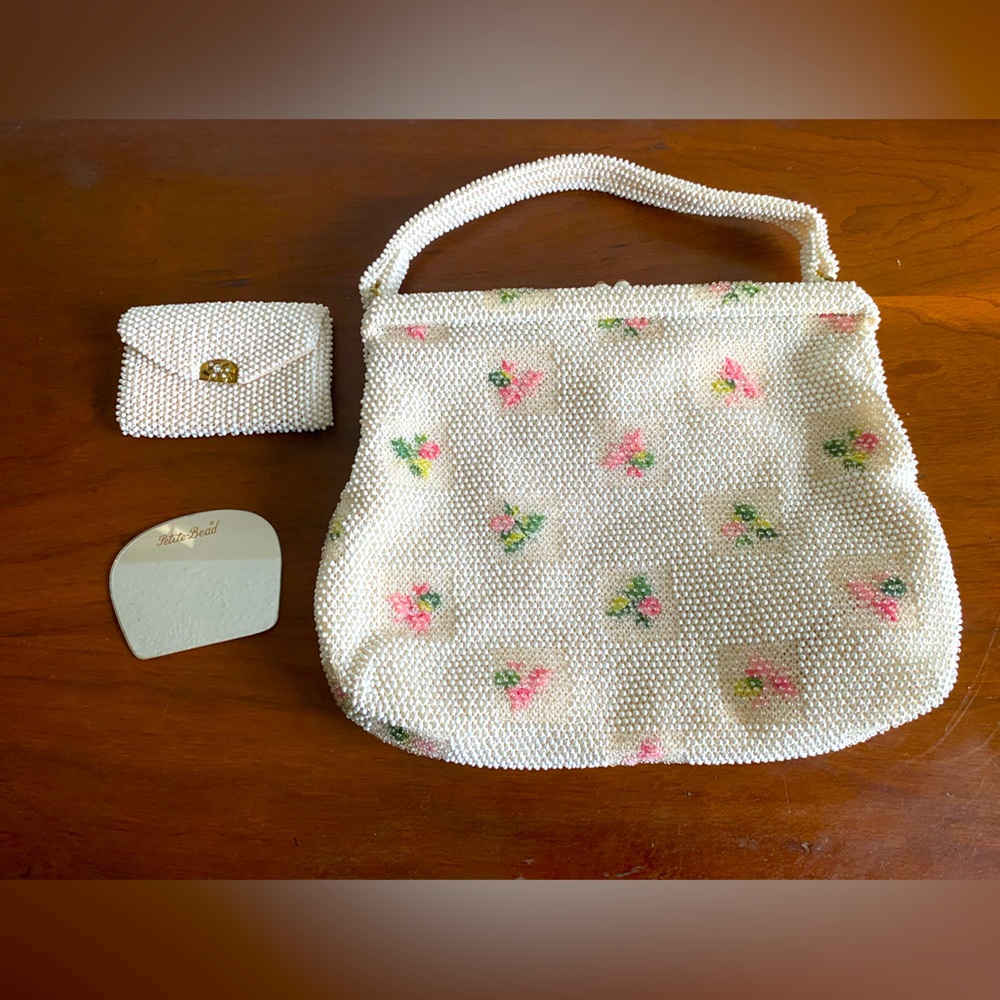 Vintage Lumured Petite Beaded Purse with coin purse